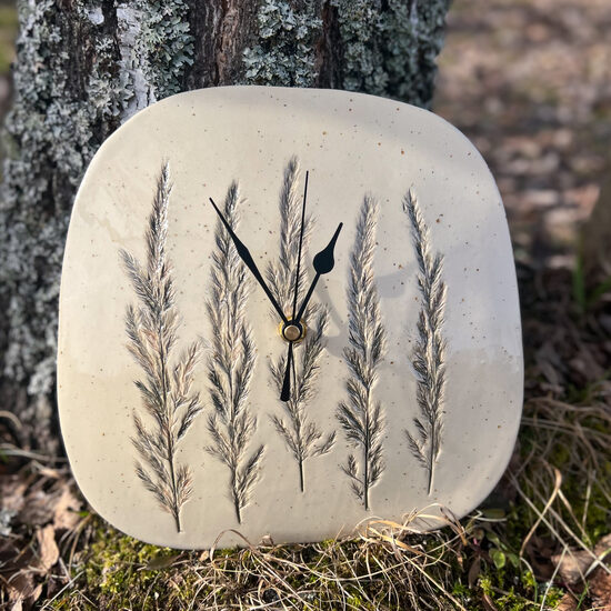 Wall clock Grass